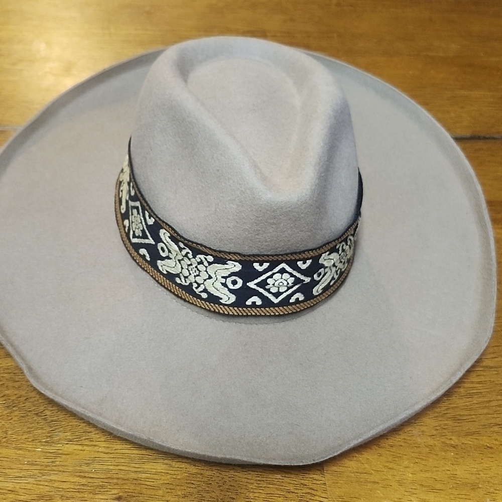 Olive and Pique Persnickety Saberna western hat Nwt Tan Bohemian